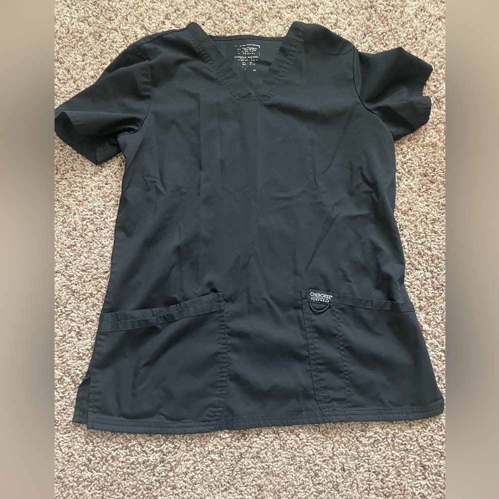 women’s black scrubs